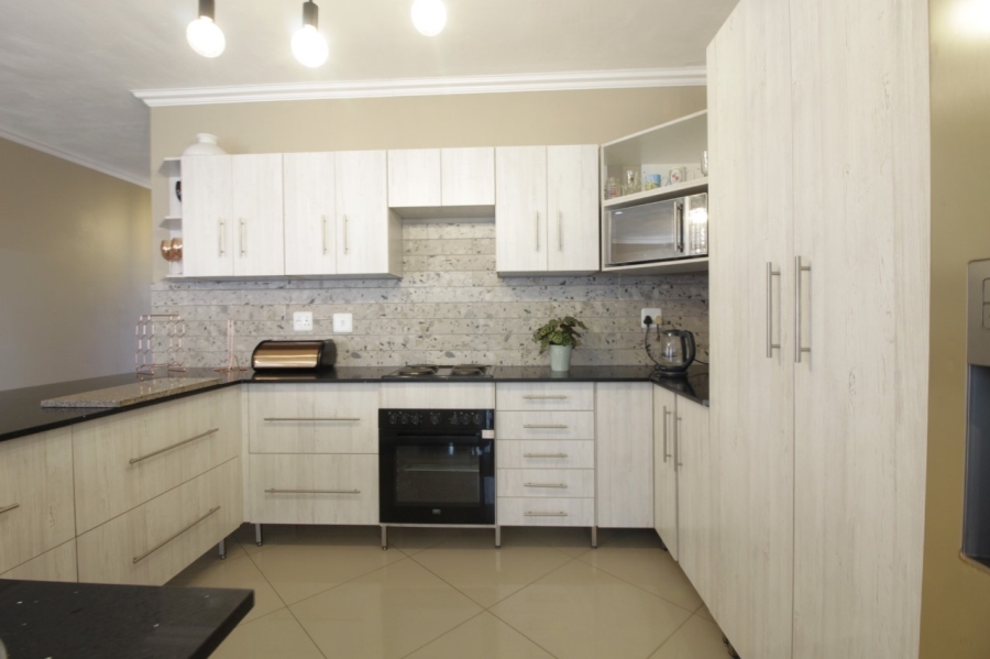 3 Bedroom Property for Sale in Wavecrest Eastern Cape